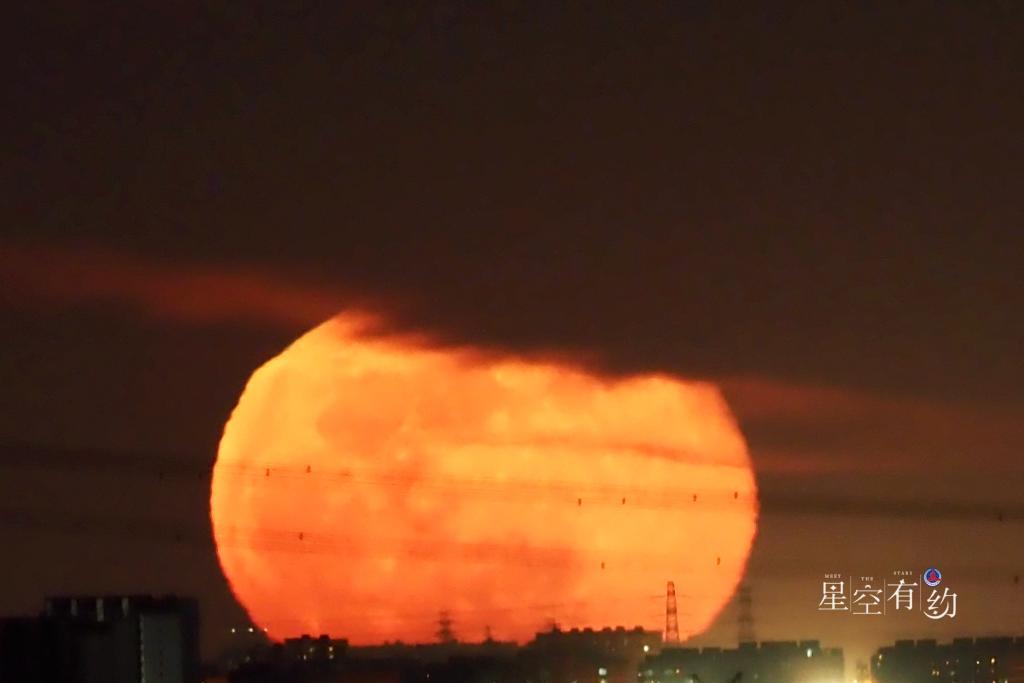 今年首個“超級月亮”20日凌晨現身夜空